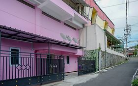 RedDoorz @ Jalan Gatot Subroto Semarang